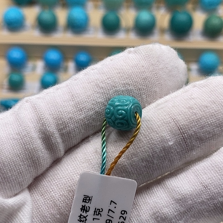 绿松石未镶嵌颈饰