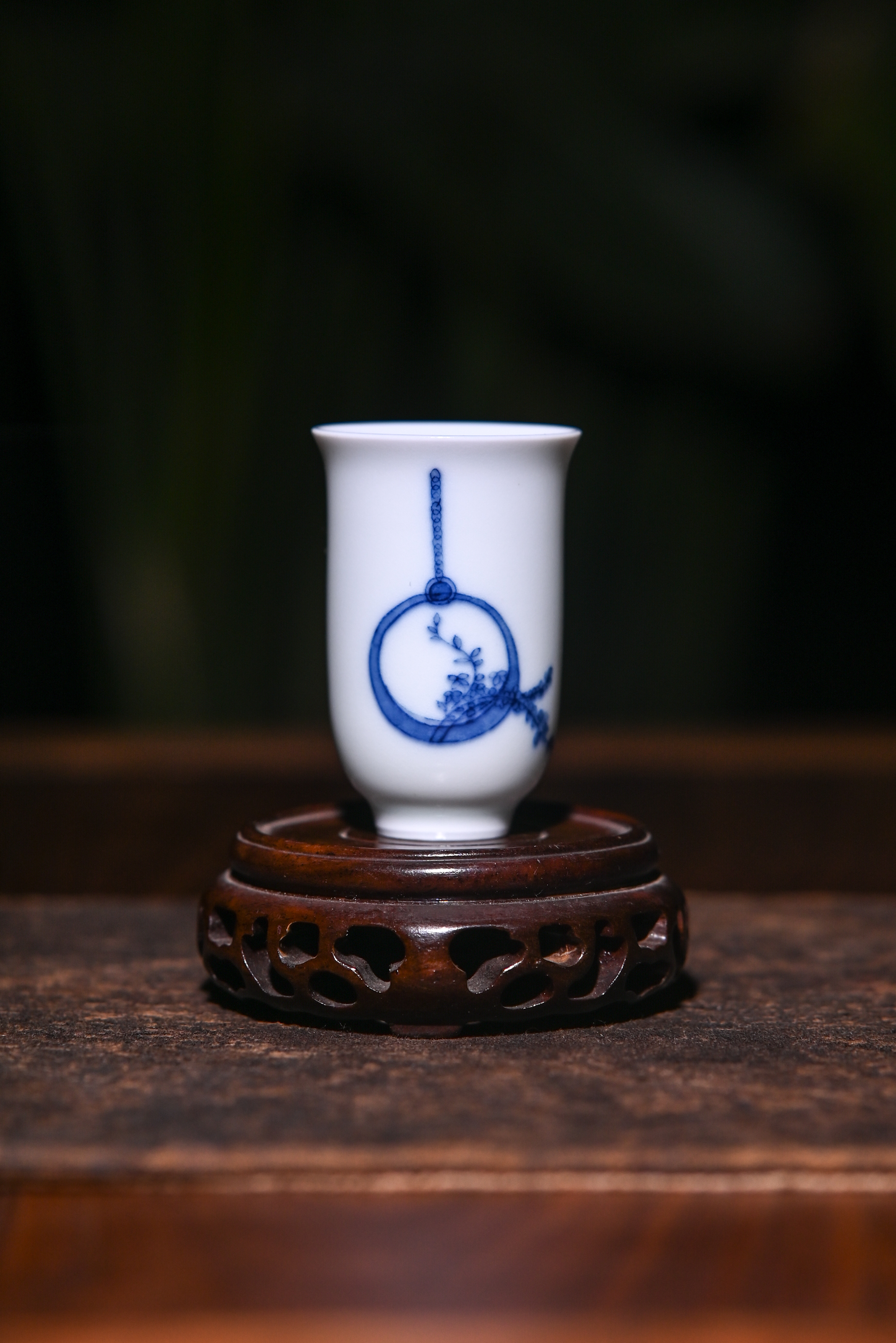 景德镇 快雪时晴 青花博古纹闻香杯  