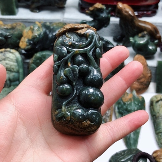 岫岩河磨玉（透闪石质玉）把件未镶嵌
