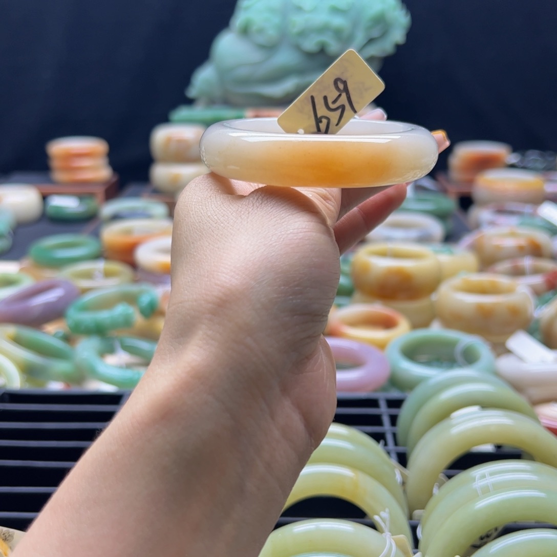 石英质玉未镶嵌手镯