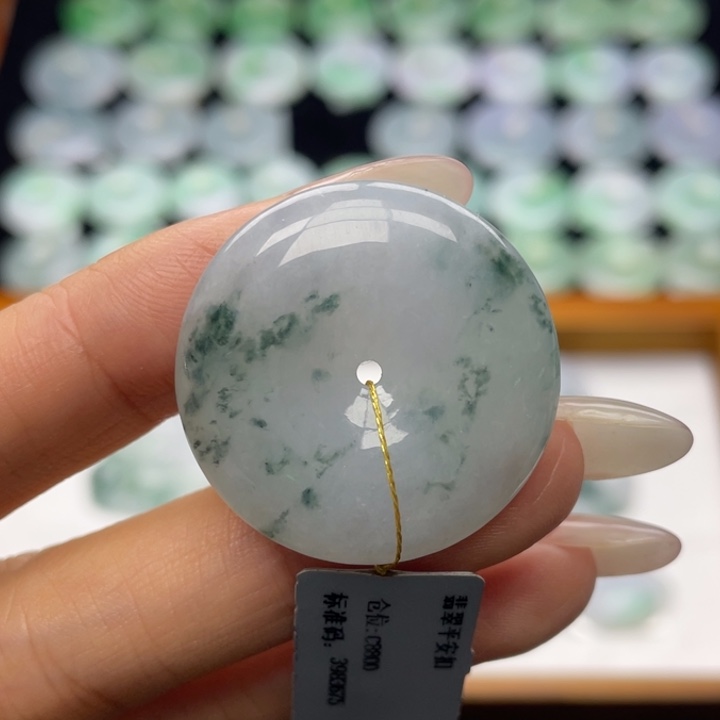 颈饰未镶嵌翡翠平安扣