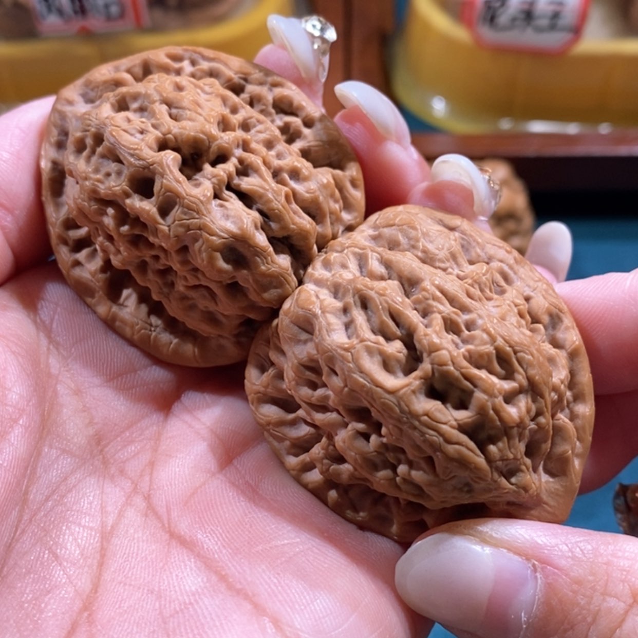 【闪购商品】文玩核桃吊坠金公子