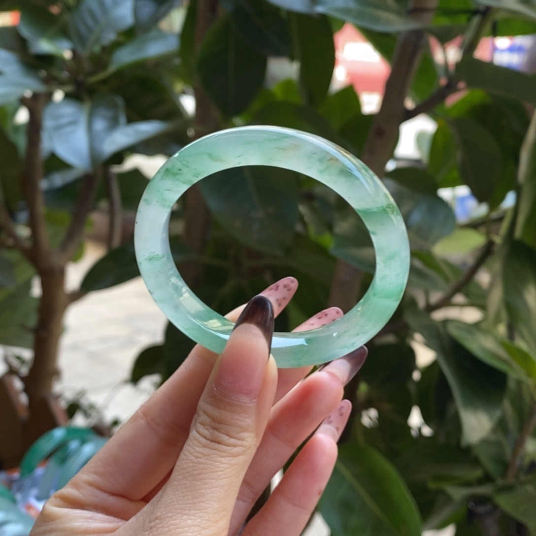 未镶嵌手镯石英岩玉
