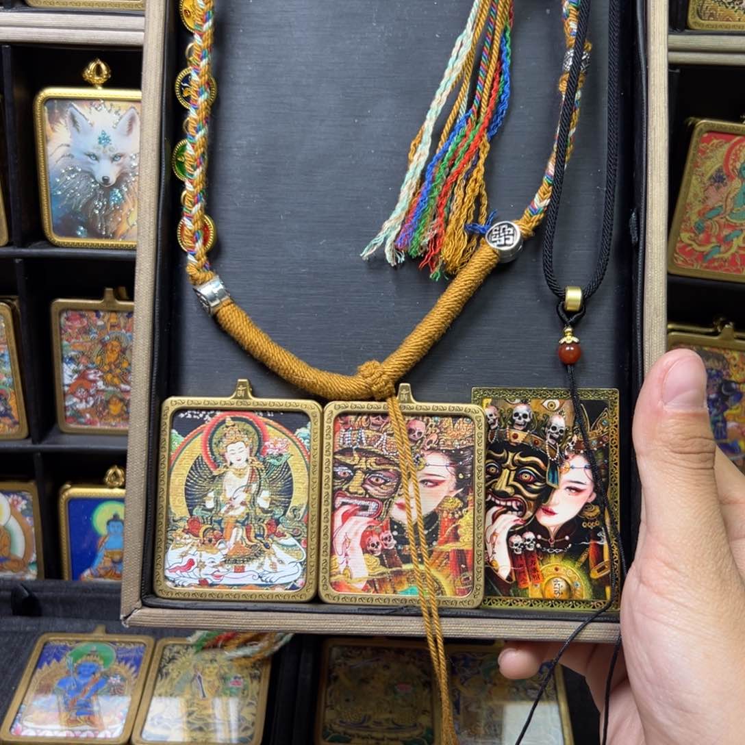 吊坠?****美丽的小镇上的