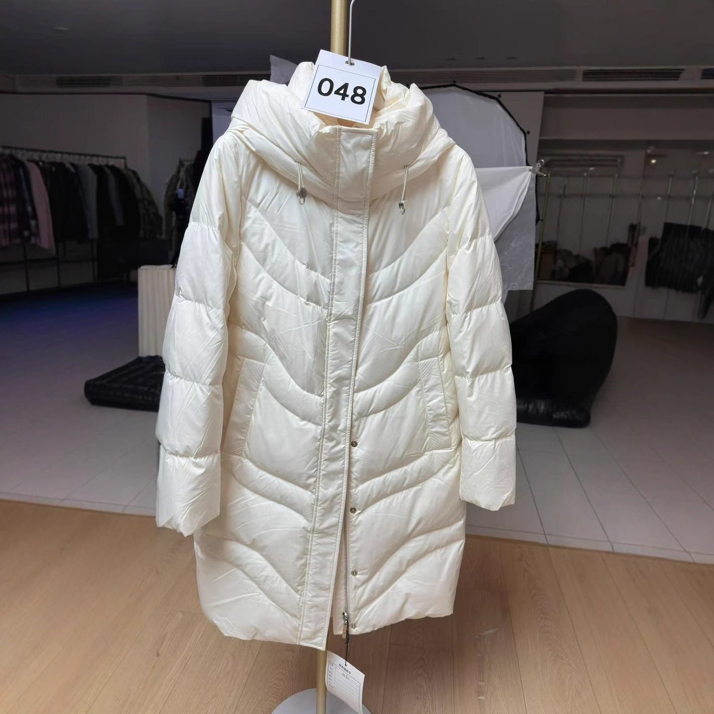 48羽绒服90绒样衣