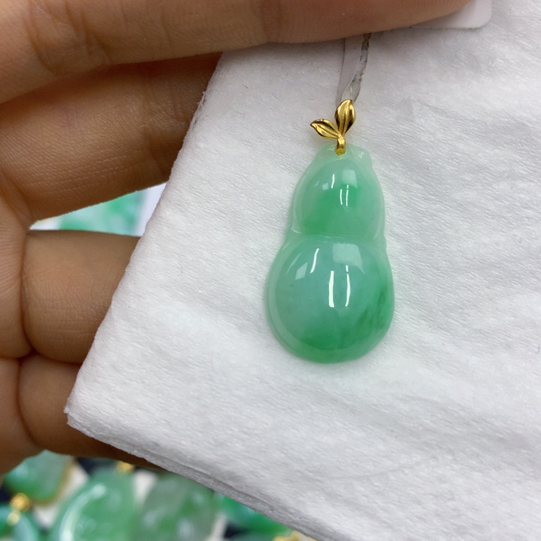 翡翠18K金镶嵌颈饰翡翠