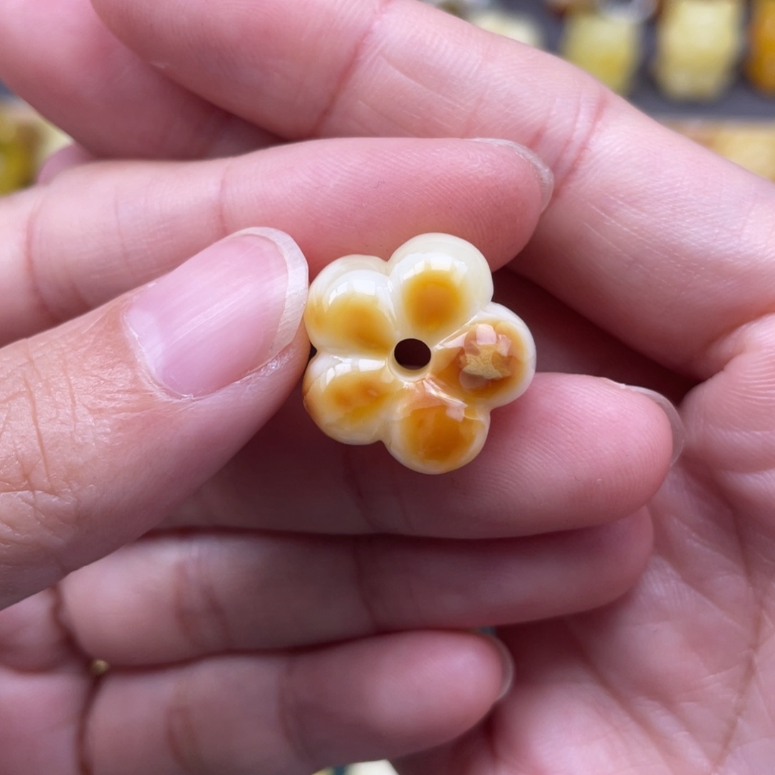 裸石琥珀未镶嵌蜜蜡