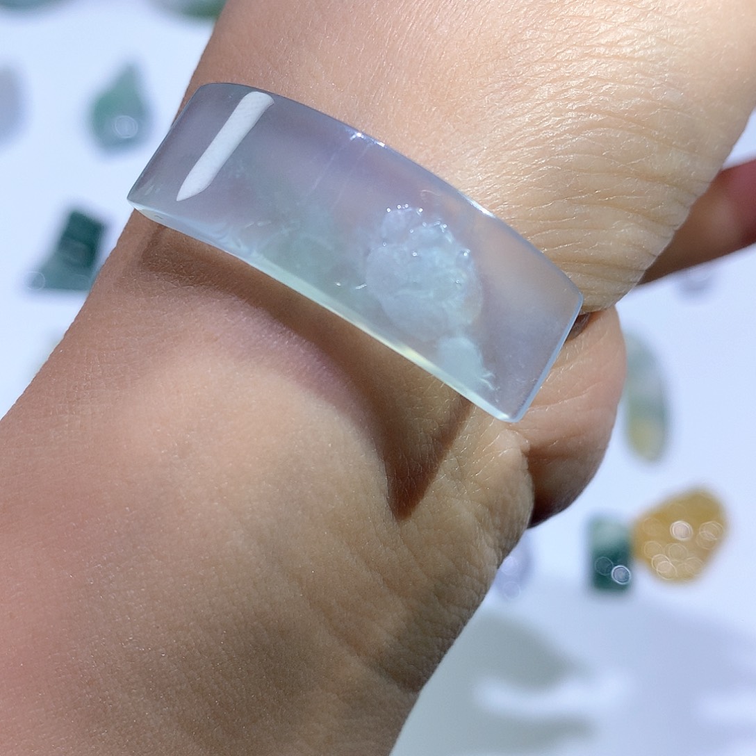 翡翠颈饰未镶嵌手牌