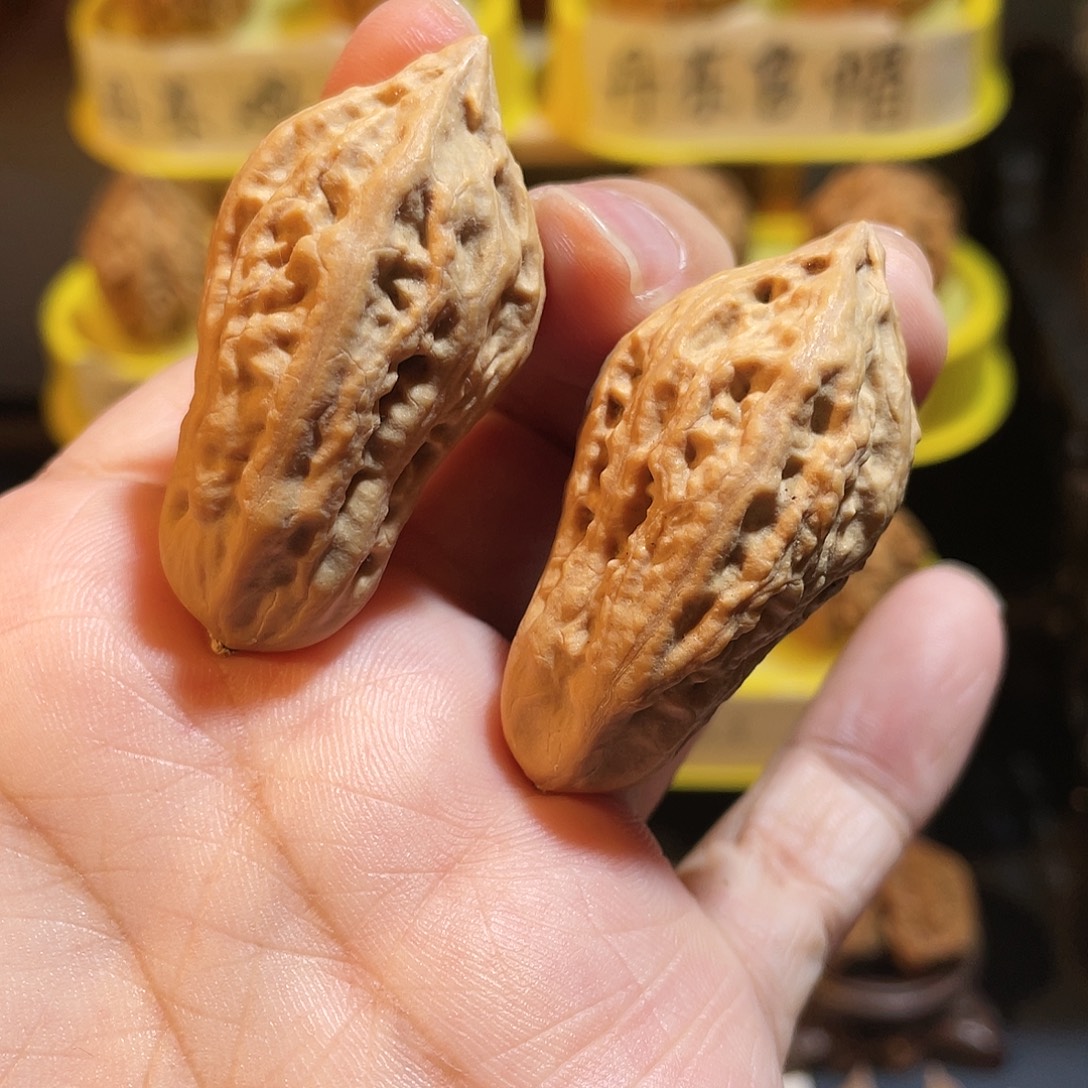 文玩核桃吊坠花生