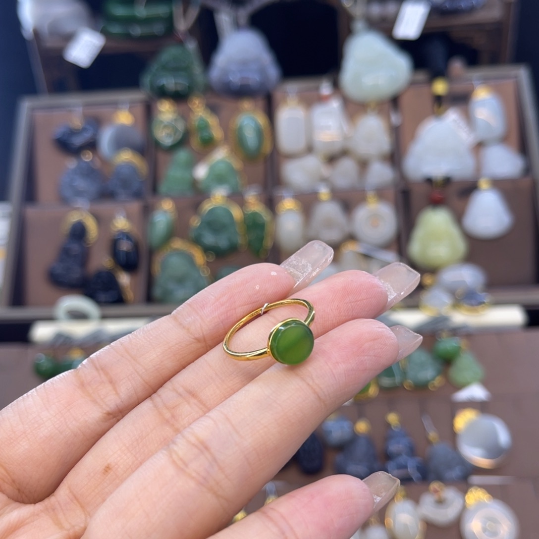 和田玉戒指18K金镶嵌