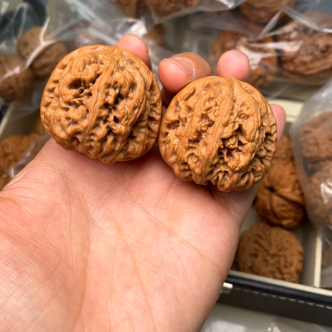 文玩核桃吊坠粗筋