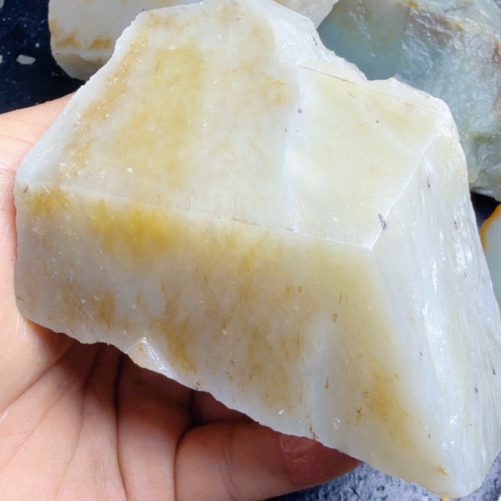 和田玉（糖玉）未镶嵌珠宝奇石