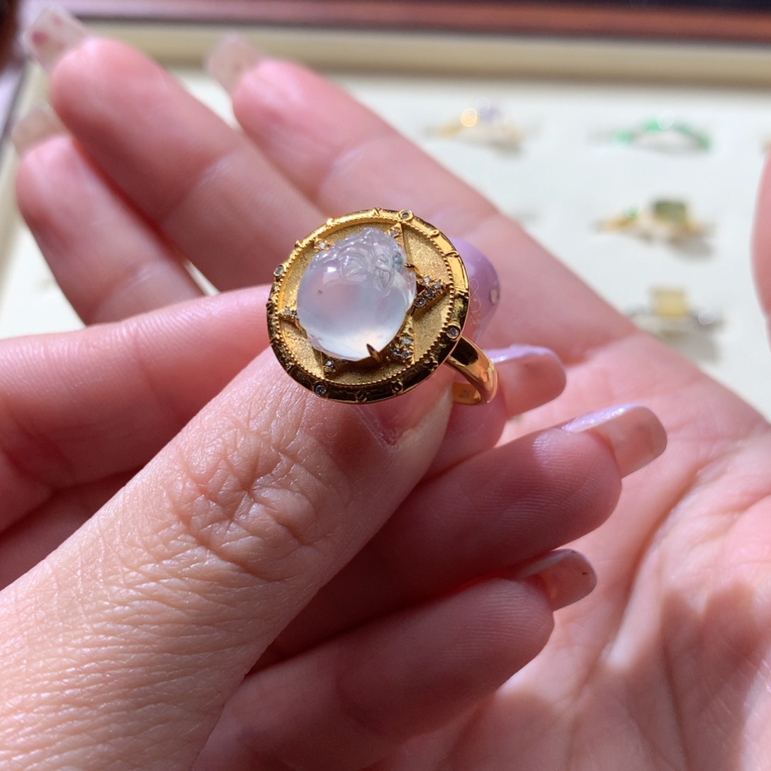 翡翠颈饰18K金镶嵌如*48小时鉴赏