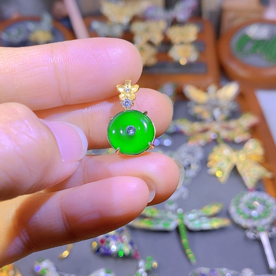 颈饰银S925镶嵌翡翠