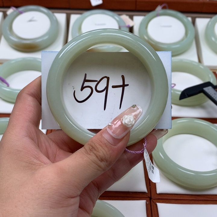 未镶嵌手镯和田玉