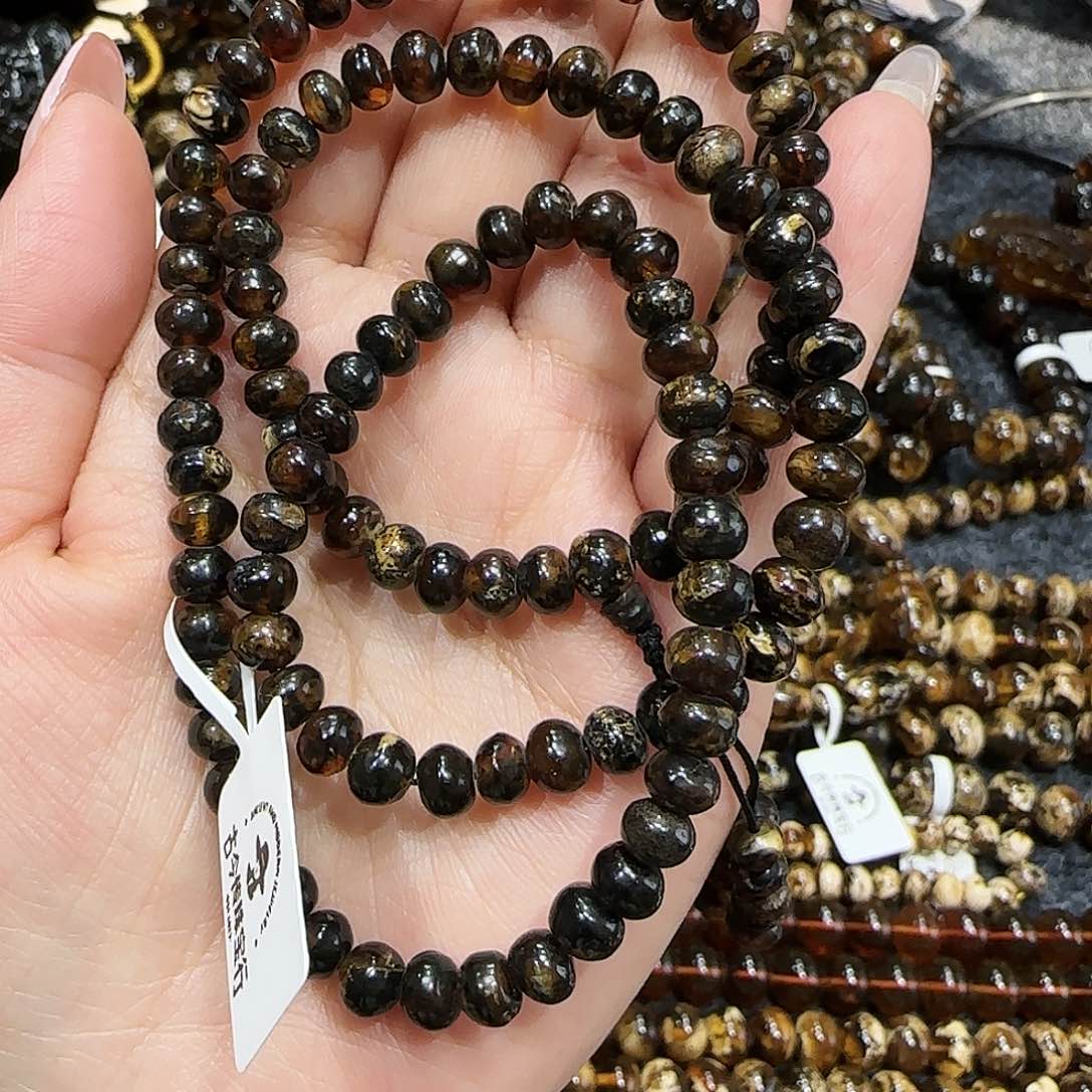 琥珀颈饰未镶嵌抚顺琥珀