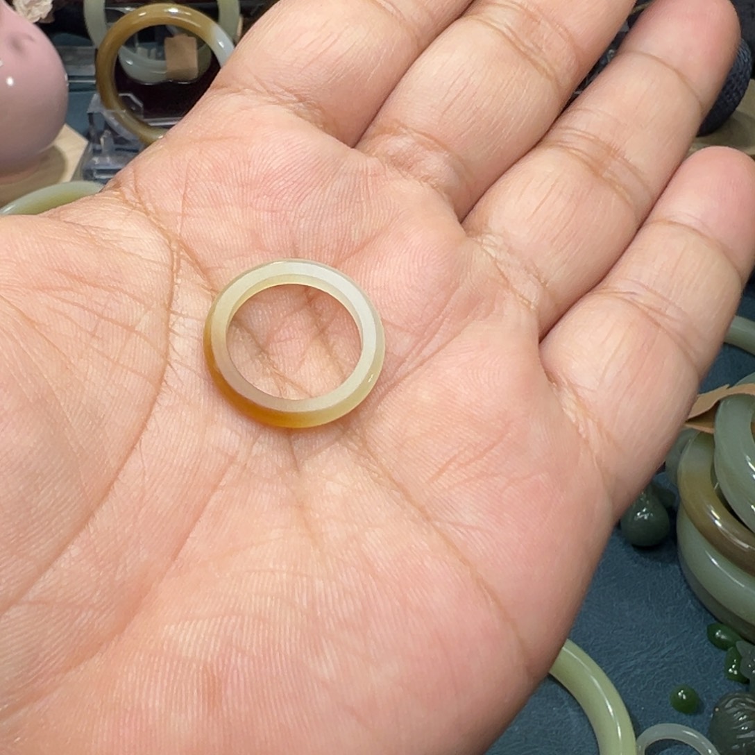 和田玉未镶嵌戒指落***声