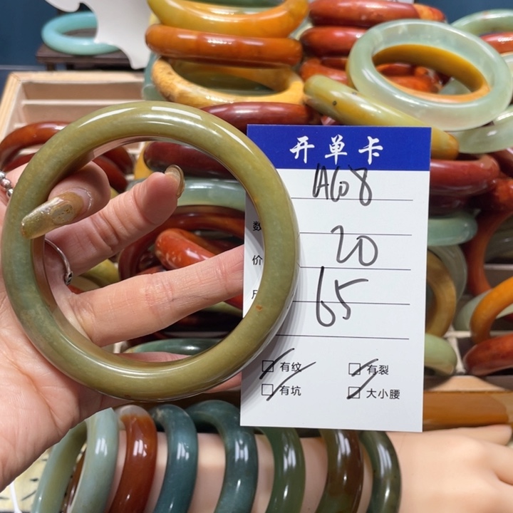 蛇纹石玉手镯未镶嵌英*