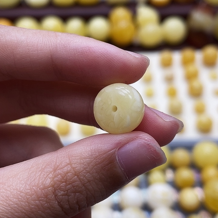 琥珀未镶嵌裸石13.1*7.7mm瑕