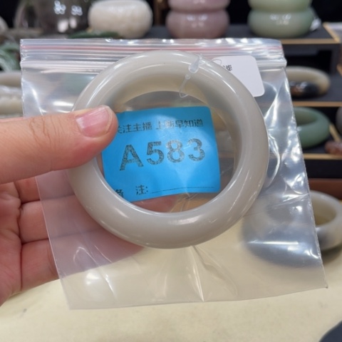 未镶嵌手镯石英质玉蓉*