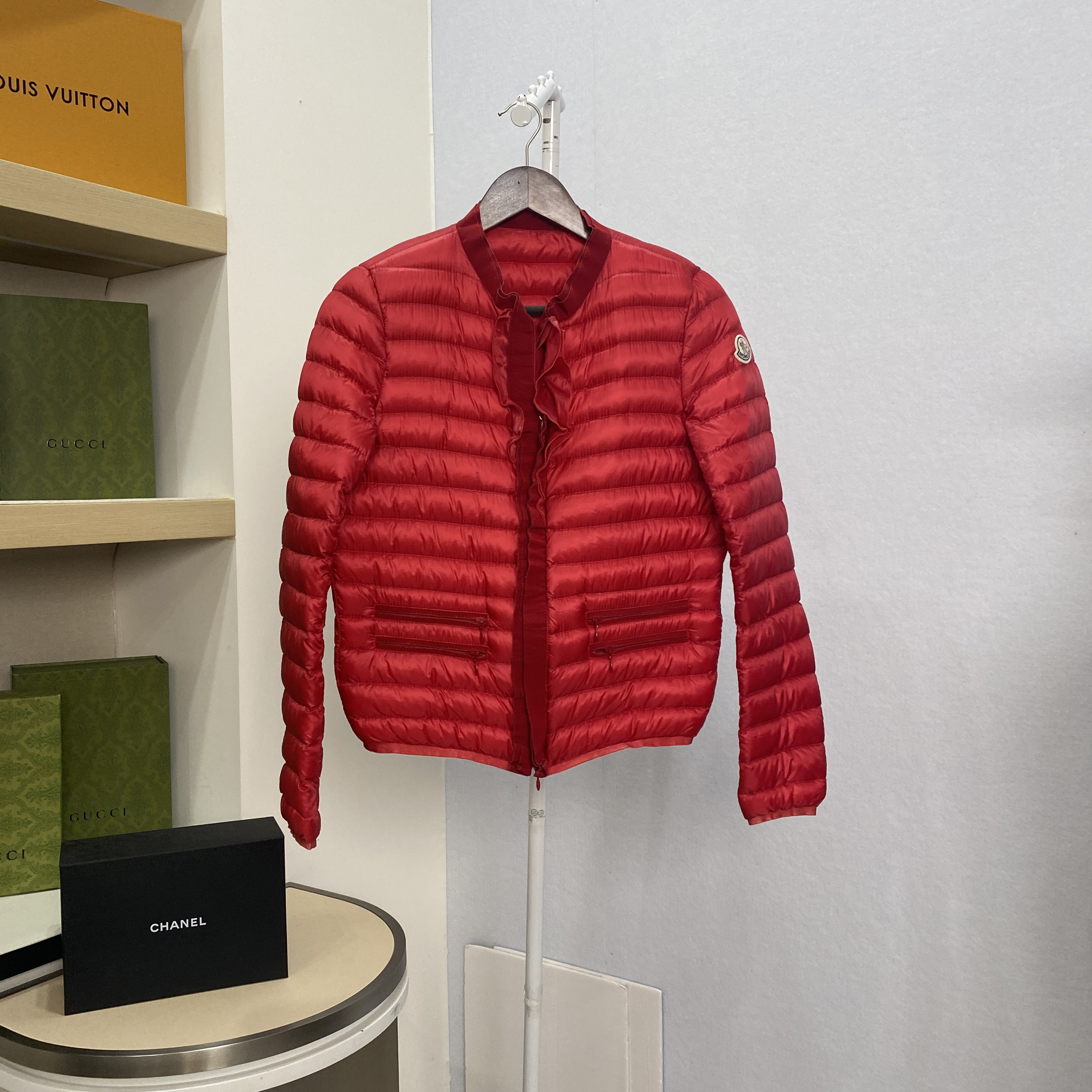 99新 MONCLER 蒙可睐 红色薄款羽绒服 1码 11372