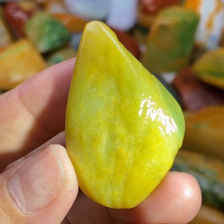 翡翠未镶嵌颈饰缅甸
