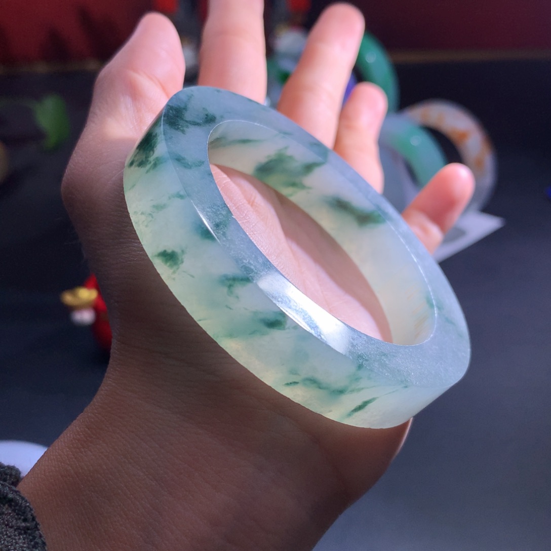 定制翡翠未镶嵌翡翠手镯