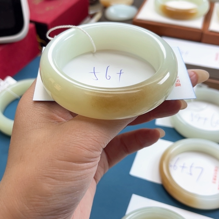 未镶嵌手镯和田玉童**界