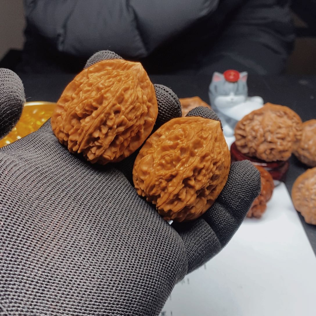 文玩核桃把件158钻石鸡心38