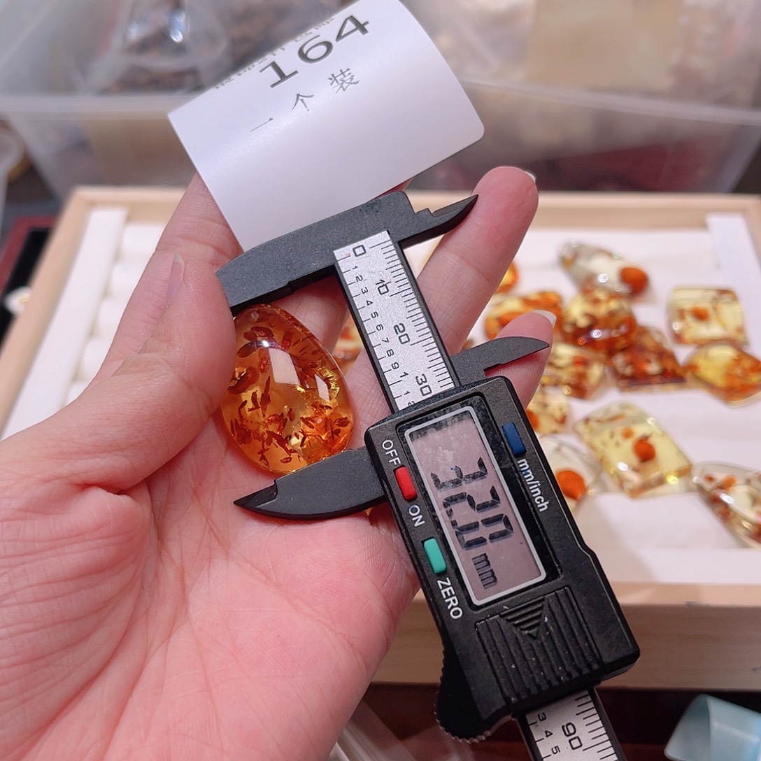 珠宝半成品未镶嵌水晶164 。   