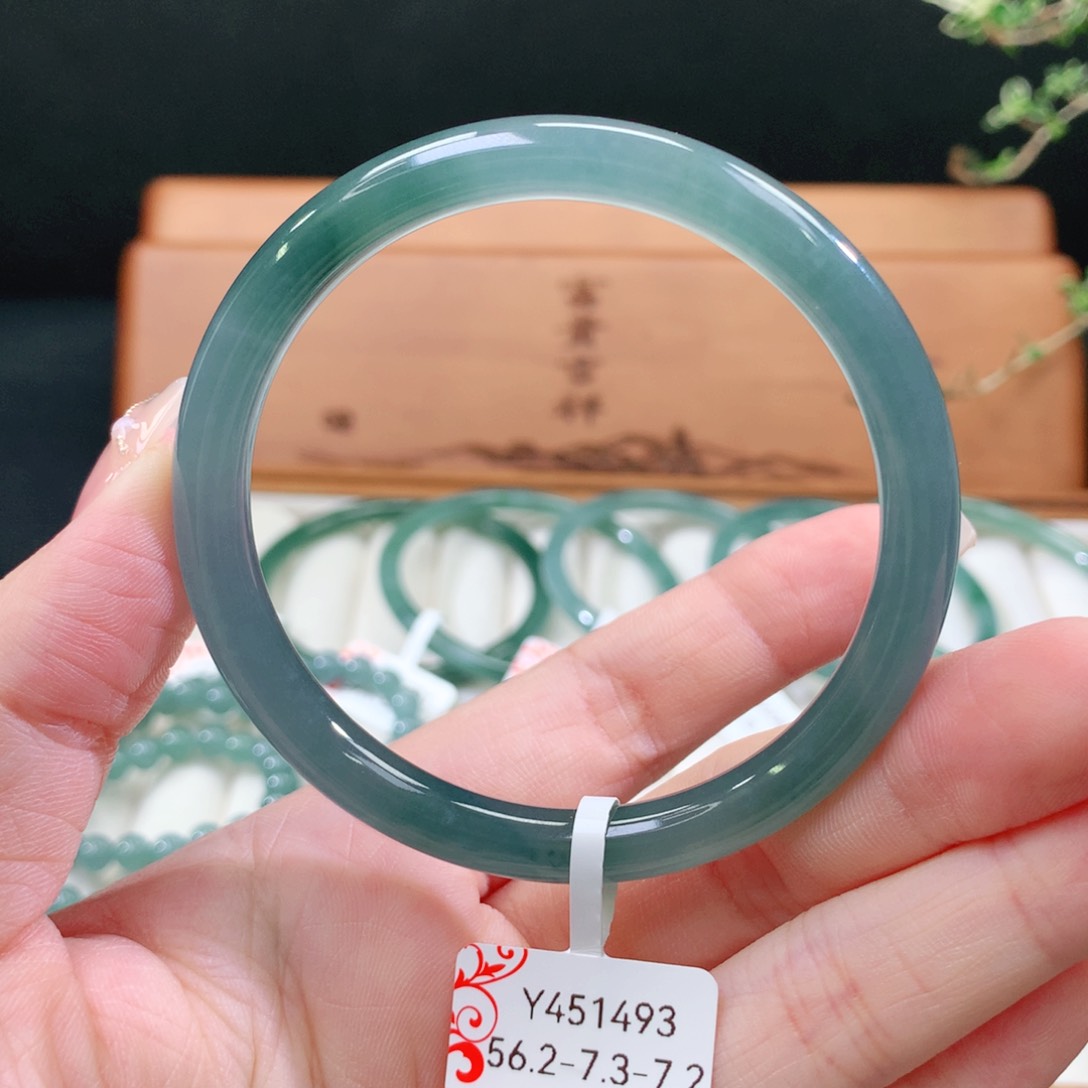 翡翠手镯未镶嵌天然