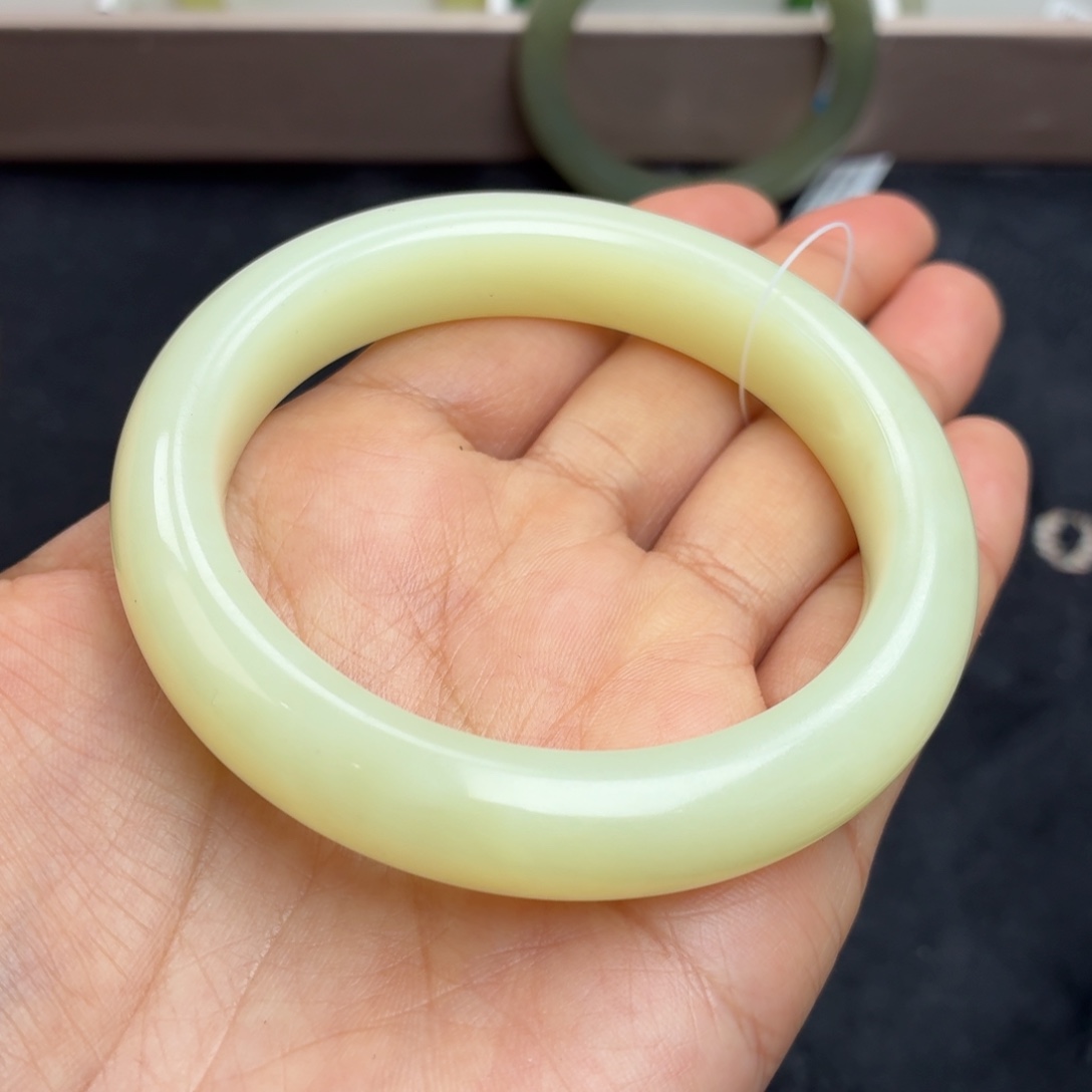 和田玉未镶嵌手镯奶油膏56圈