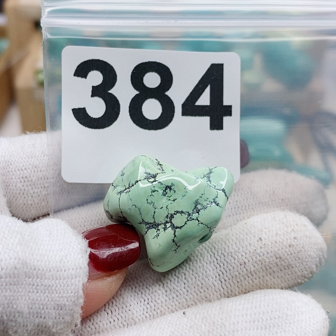 绿松石颈饰未镶嵌