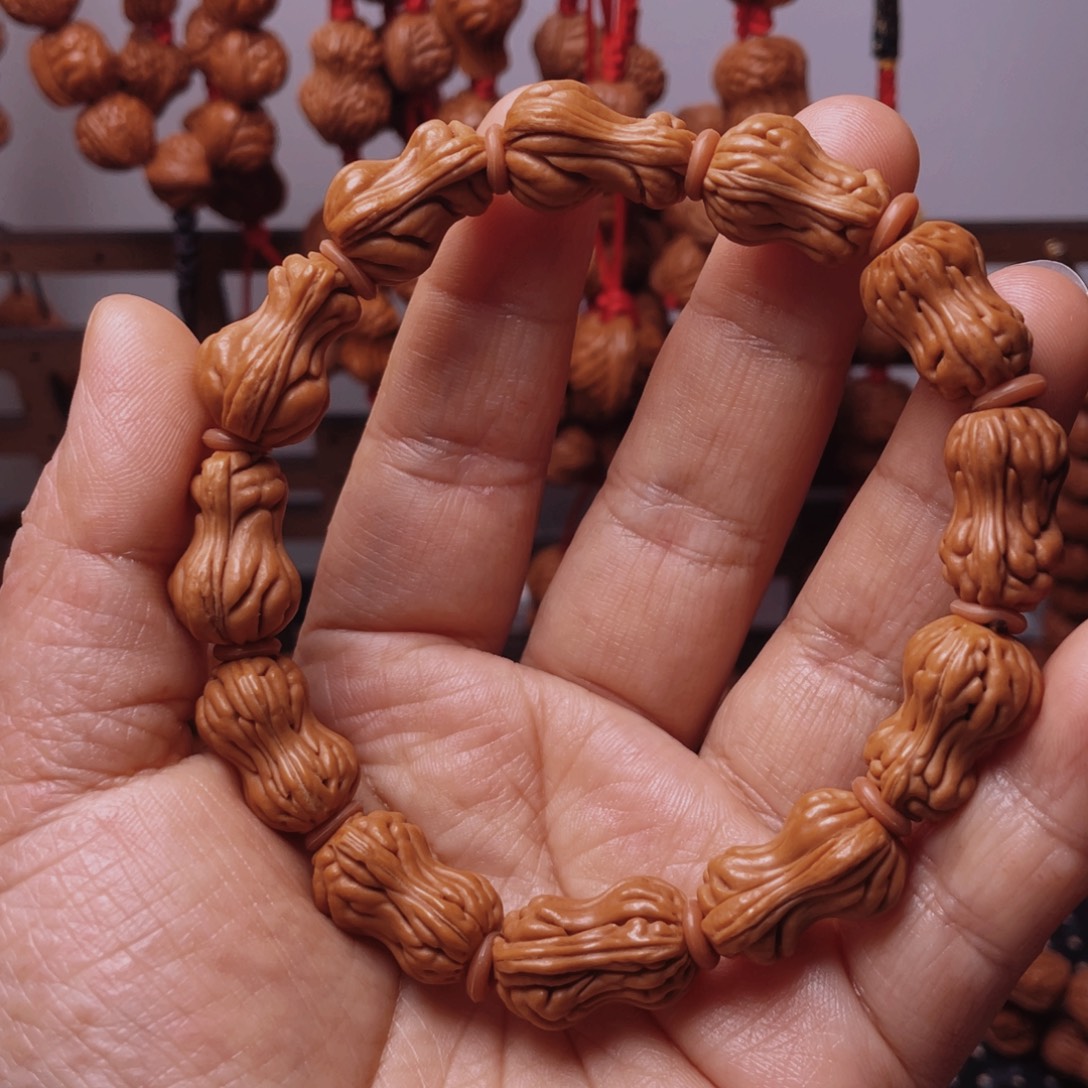 木质类龙纹桃枭手串