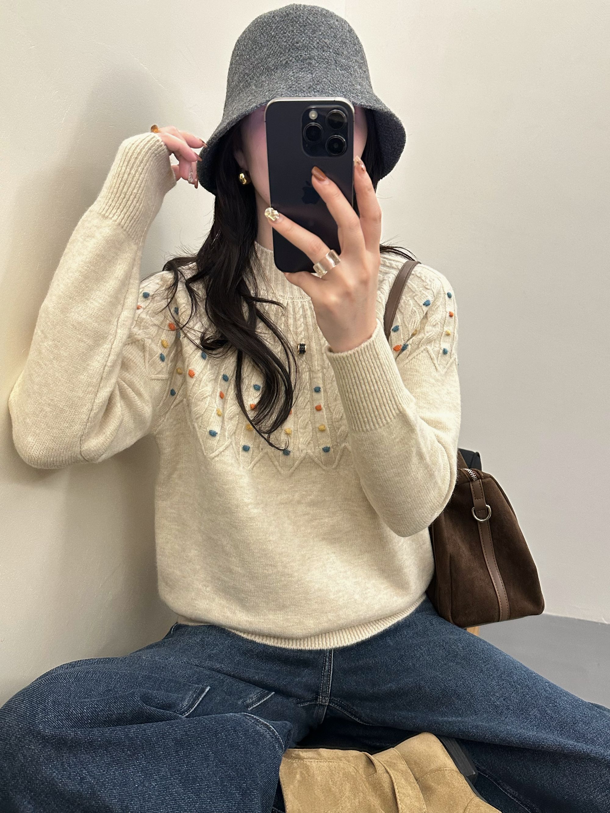 针织常规款秋季女装休闲风圆领绣花毛针织衫长袖女时尚百搭减龄