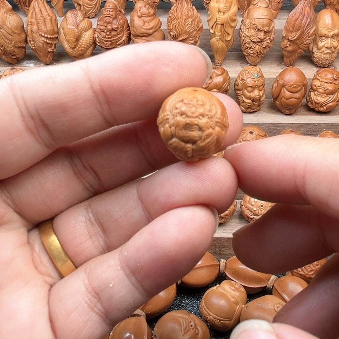 猴头核桃吊坠18黄财神