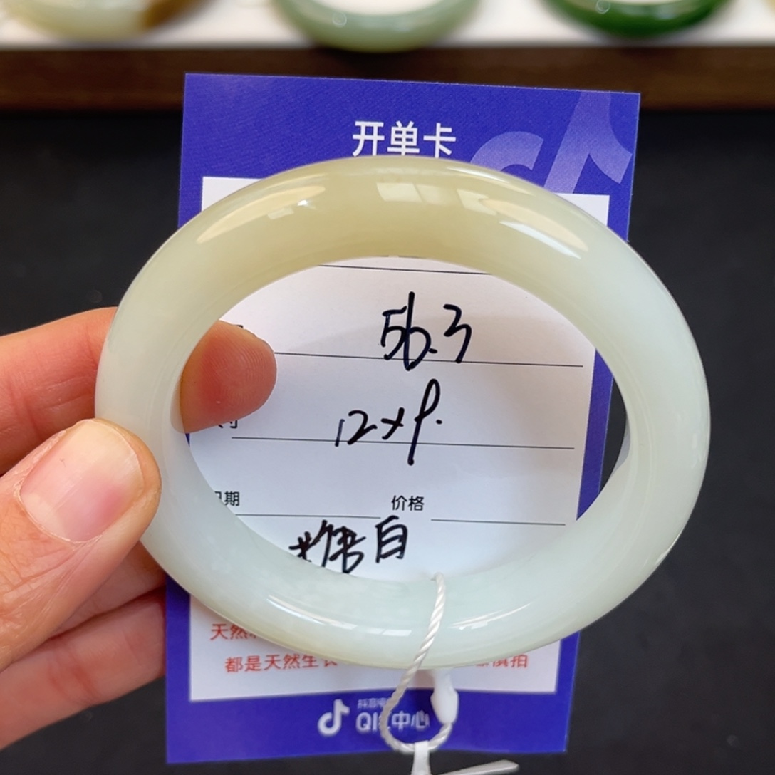 小***甲和田玉未镶嵌手镯