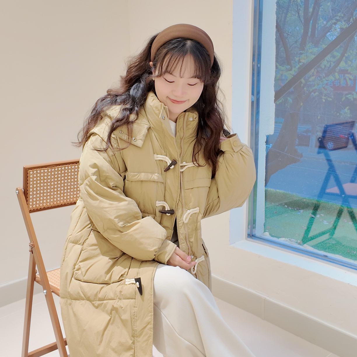 2987四颗牛角扣可收腰羽绒服