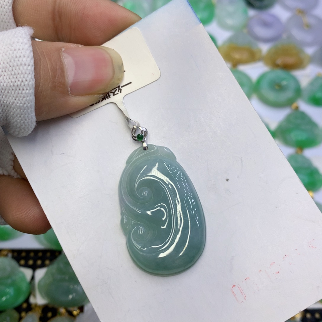 翡翠颈饰未镶嵌翡翠