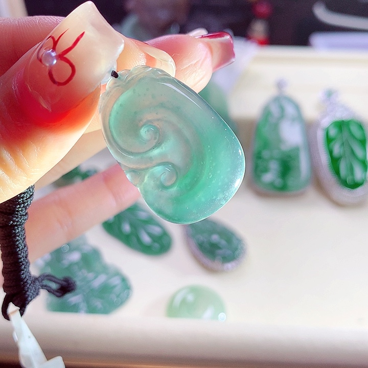 翡翠颈饰未镶嵌天然