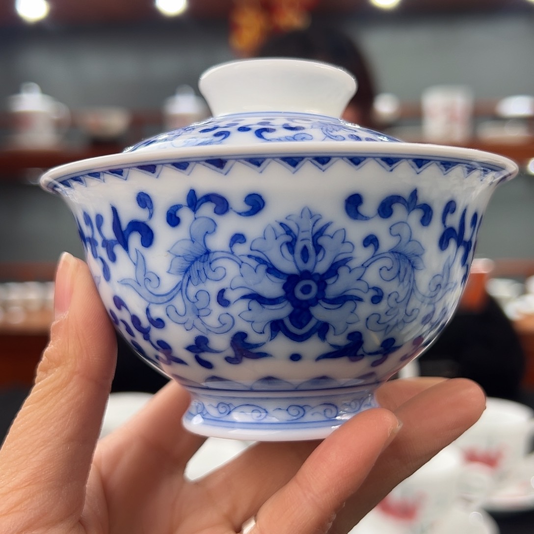 柴窑青花缠枝莲两才盖碗