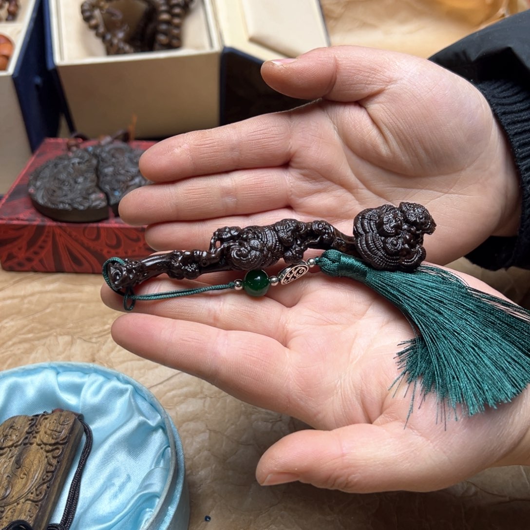 大叶紫檀（黑酸枝木类）