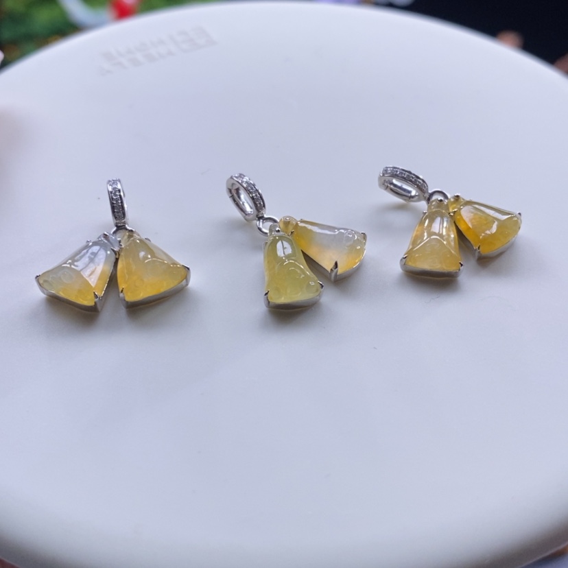 【闪购商品】翡翠吊坠(不含链)18K金镶嵌翡翠冰黄莲蓬，只发一个