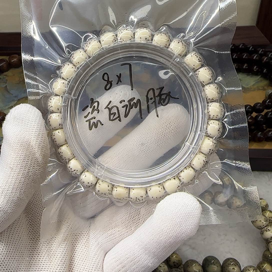 星月菩提手串卡8瓷白河豚