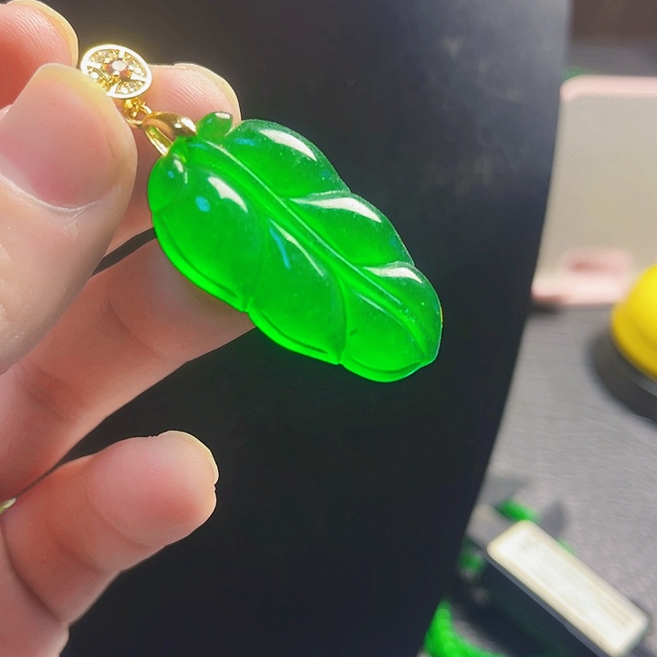 翡翠14K金镶嵌颈饰