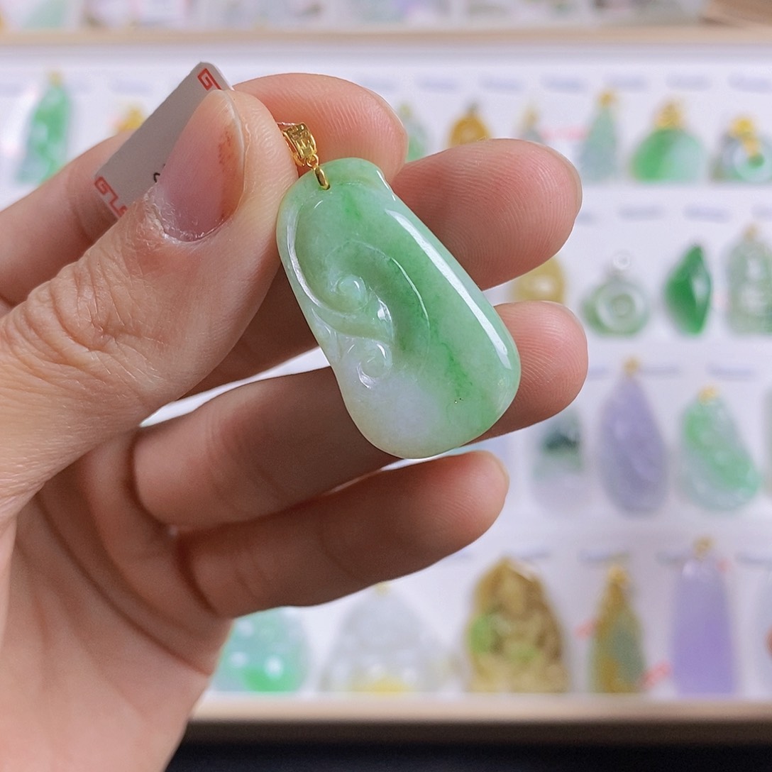 翡翠颈饰18K金镶嵌翡翠