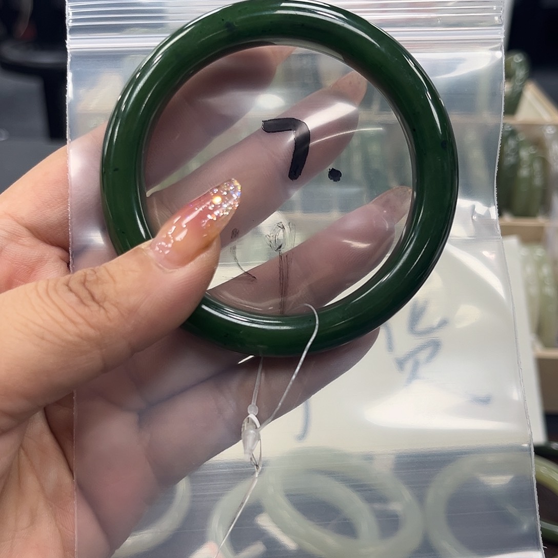 萍***萍和田玉未镶嵌手镯