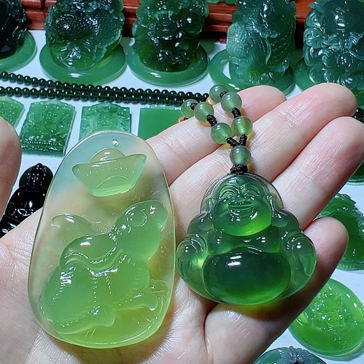 田***田蛇纹石玉未镶嵌颈饰