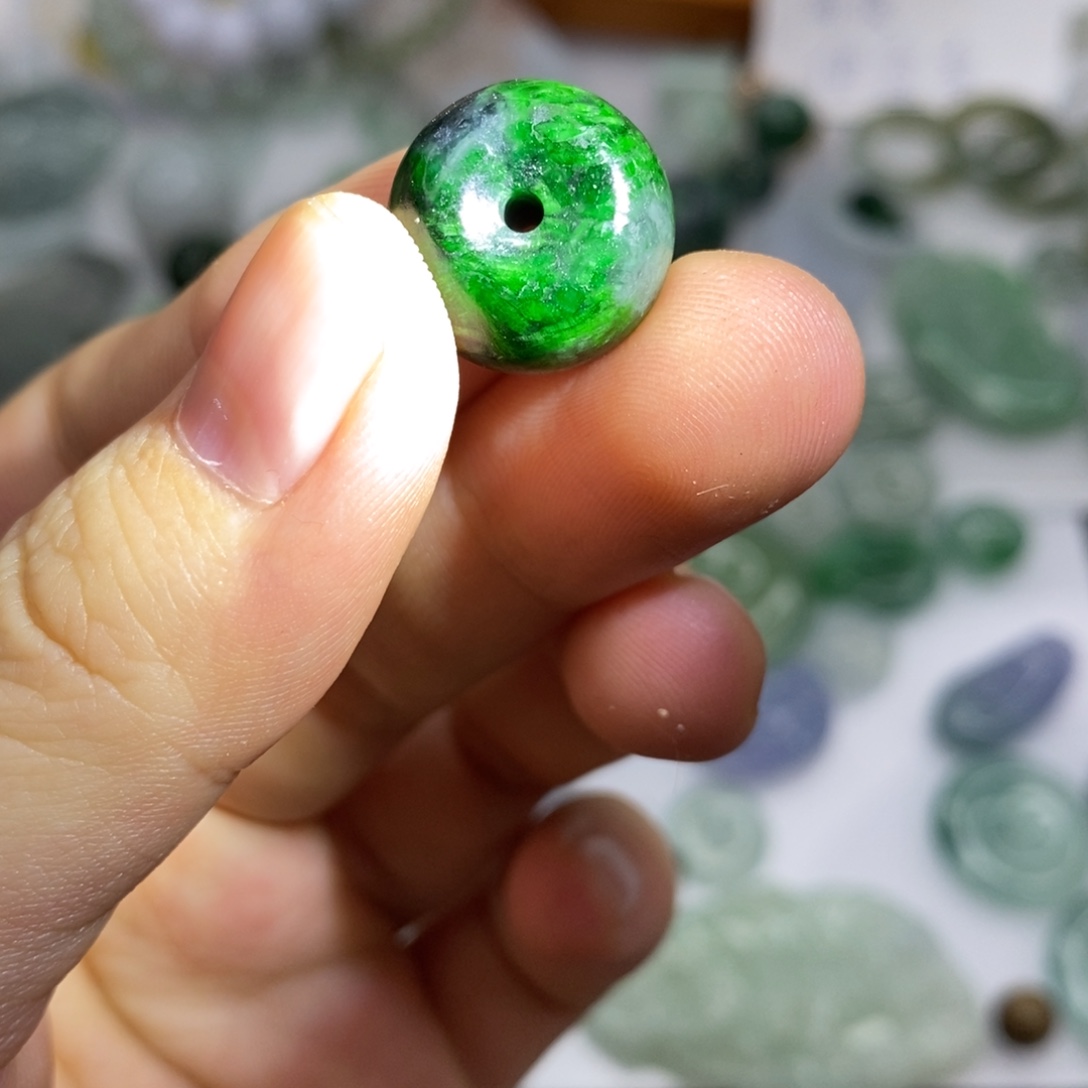 翡翠未镶嵌颈饰珠子