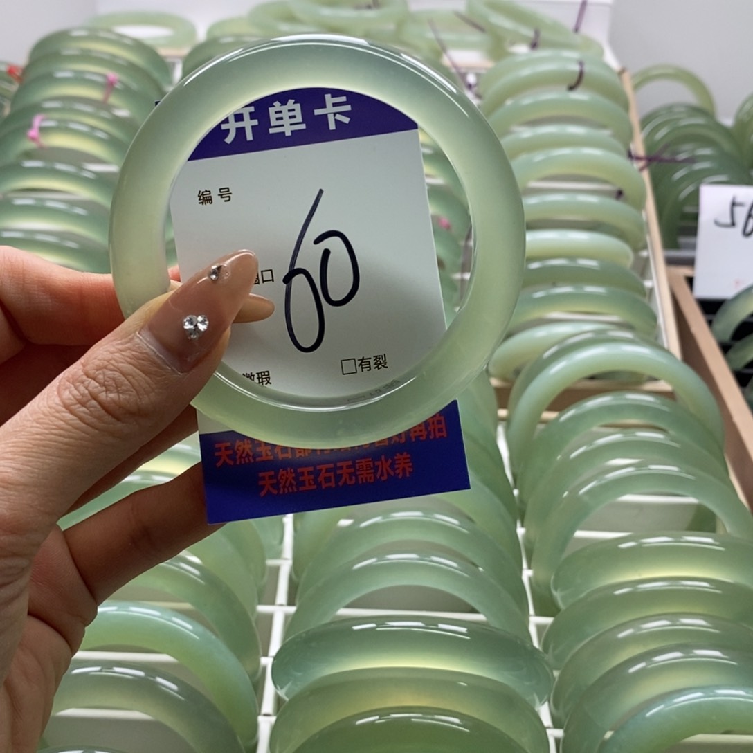蛇纹石玉手镯未镶嵌千*妈
